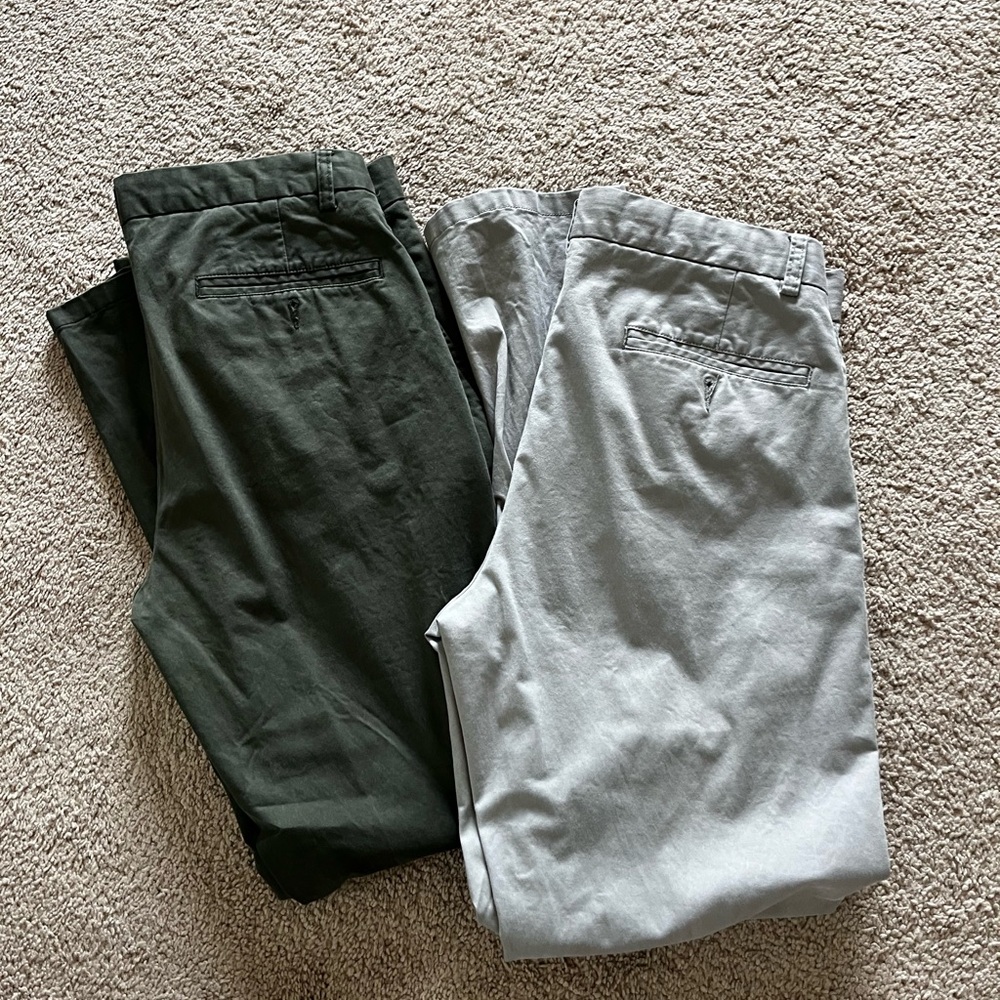 2 pair of Jos. A. Bank khaki slim fit pants 33x32

Worn 1 time each